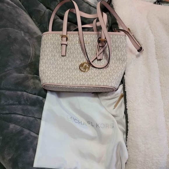Nwt Michael kors med. white and pink mk purse - Picture 4 of 5